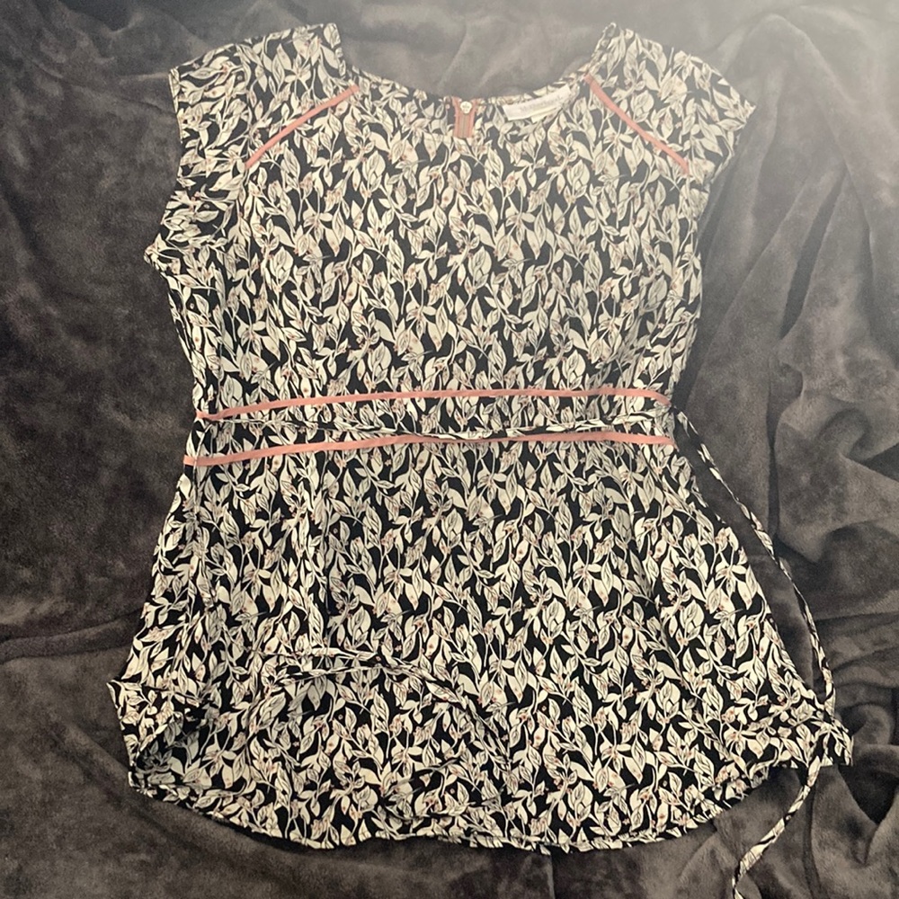 Maternity black white and pink blouse M Motherhood brand